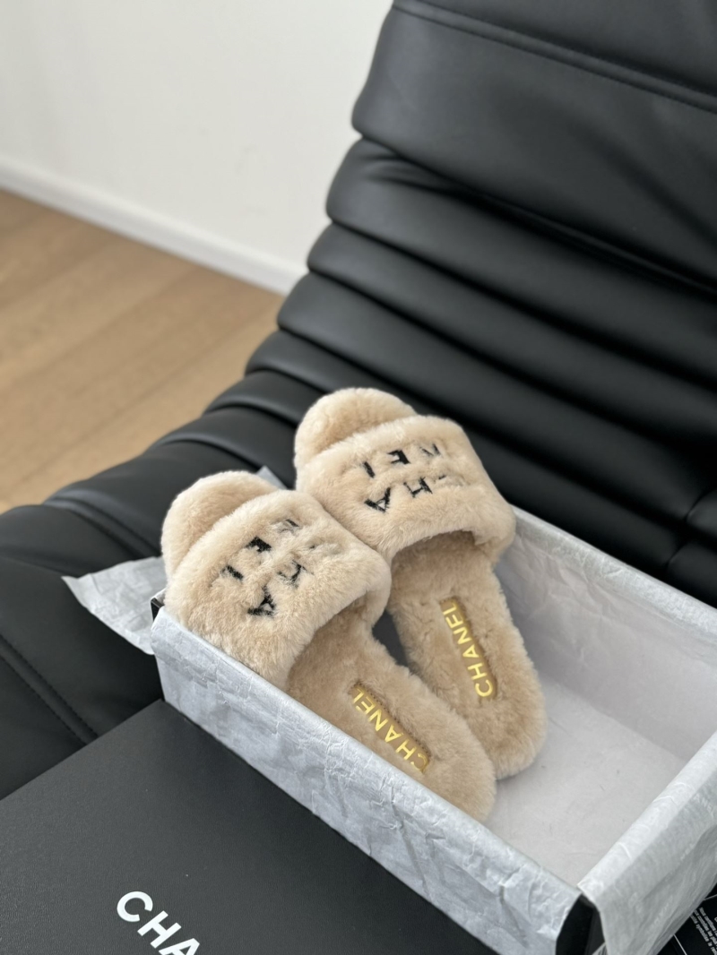 Ch**el slippers